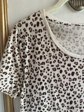 Load image into Gallery viewer, Small - cotton leopard tee
