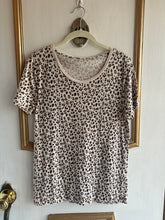 Load image into Gallery viewer, Small - cotton leopard tee
