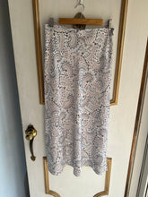 Load image into Gallery viewer, Medium - silky paisley skirt
