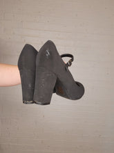Load image into Gallery viewer, Size 9 - Classic Black Heels
