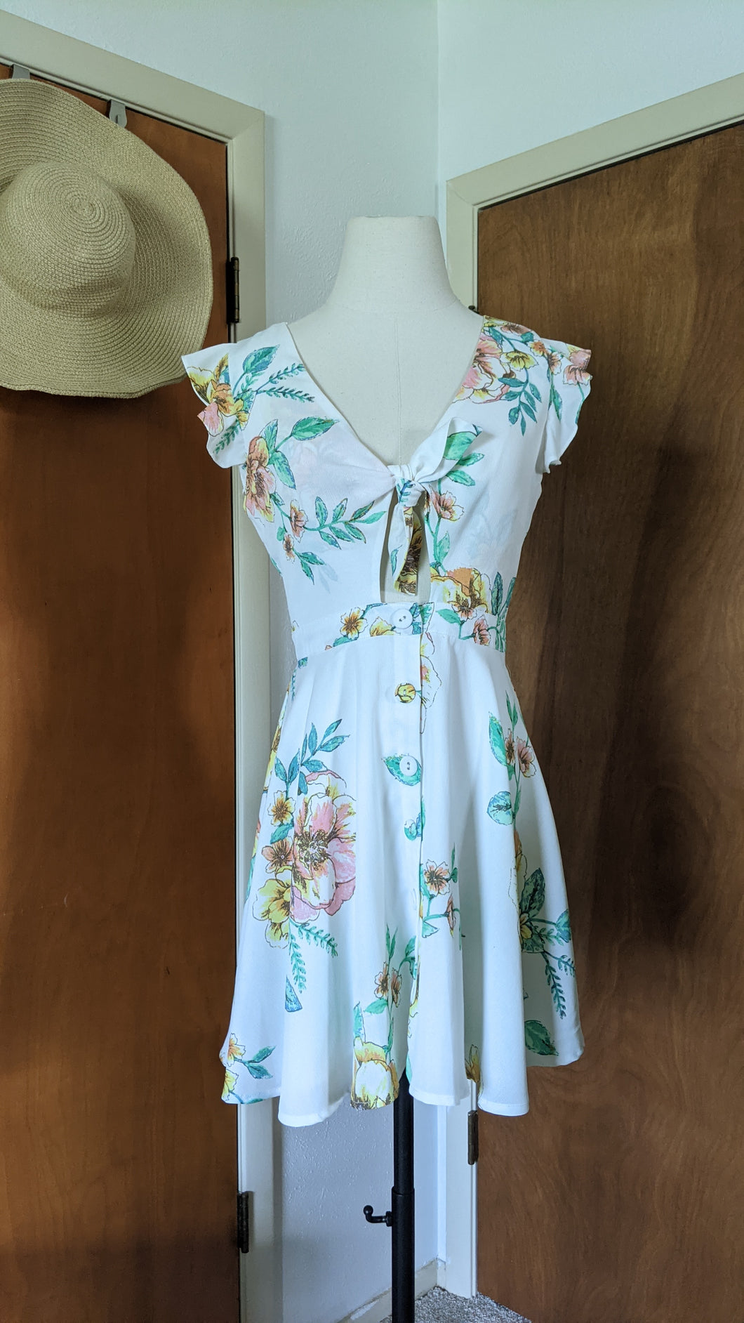 S - White floral cutout dress